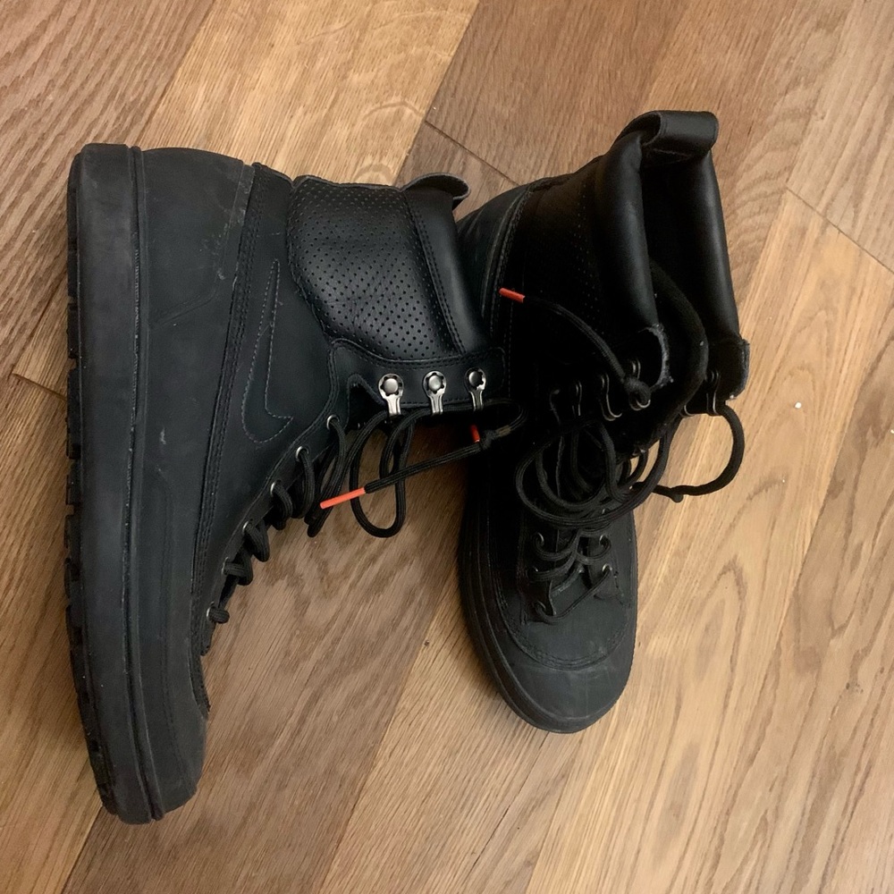Nike snow boots